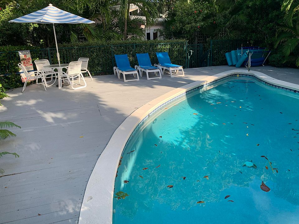 2nd image of 715 Windsor Ln #2