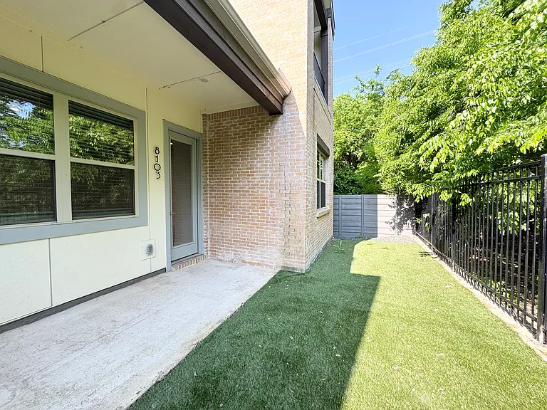8103 Emsworth Dr — Photo 24