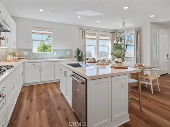 712 Edward Scholle Dr, Camarillo, CA 93010