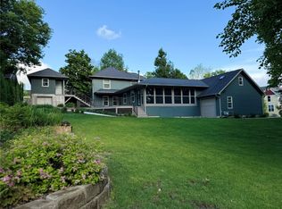 327 10th Ave SW, Mount Vernon, IA 52314