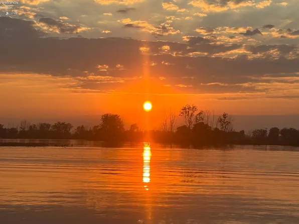 39 Sunset Ln Unit 8, Fremont, OH 43420