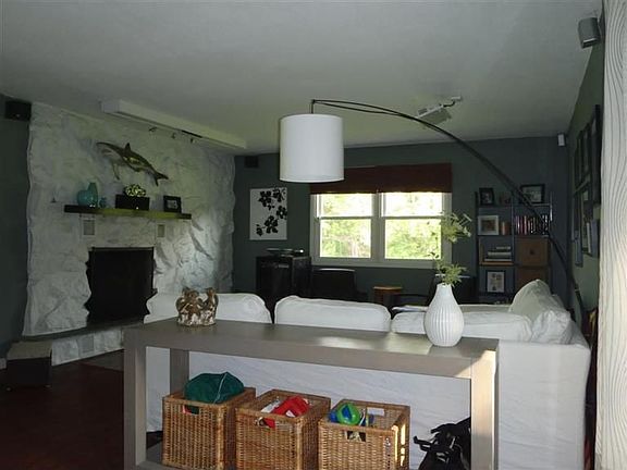 2nd image of 57 Sunnyridge Ln