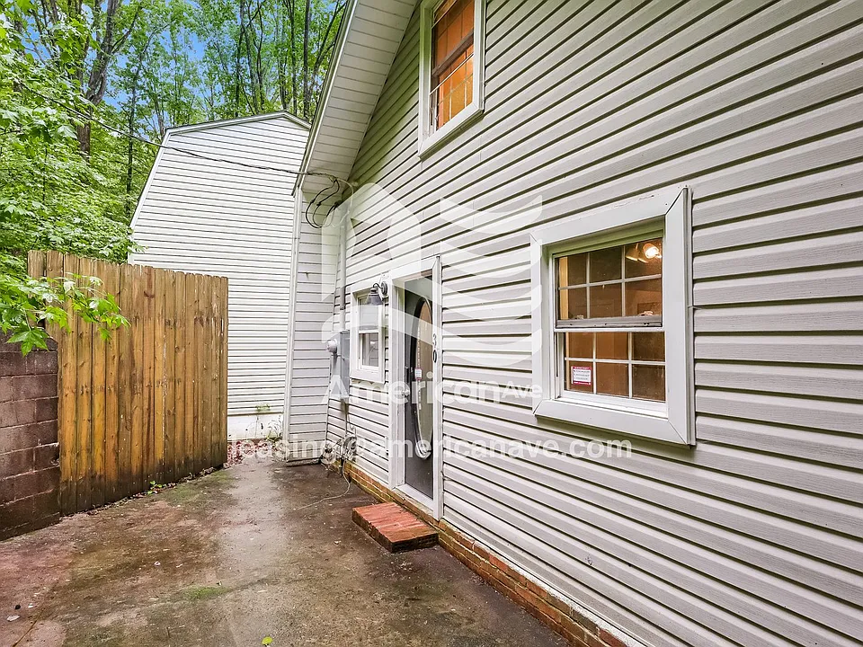 30 Forest Dr