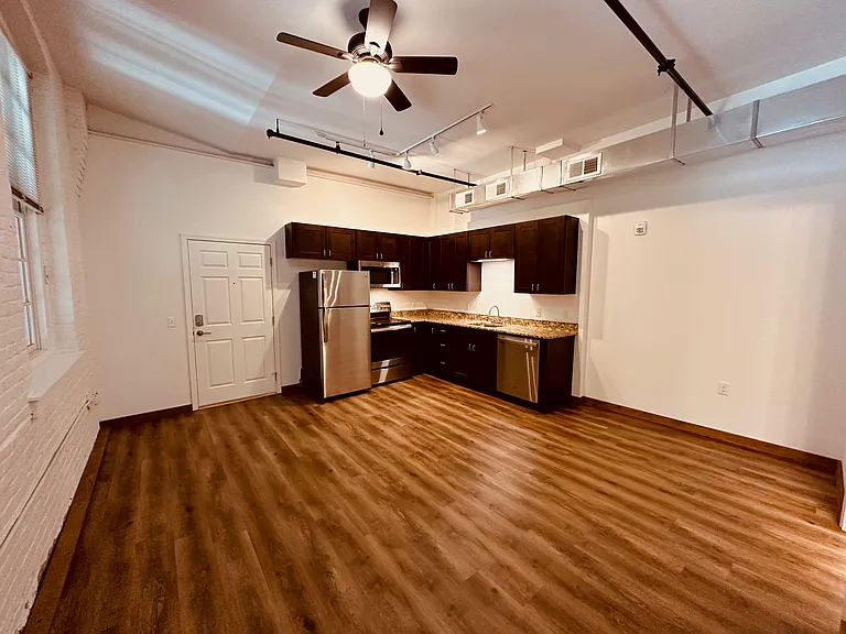 Riverside Lofts — Photo 7