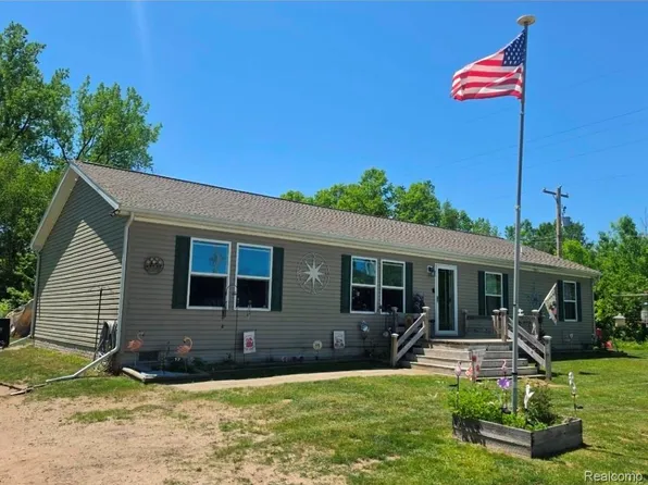 20 E Mier Rd, Sanford, MI 48657