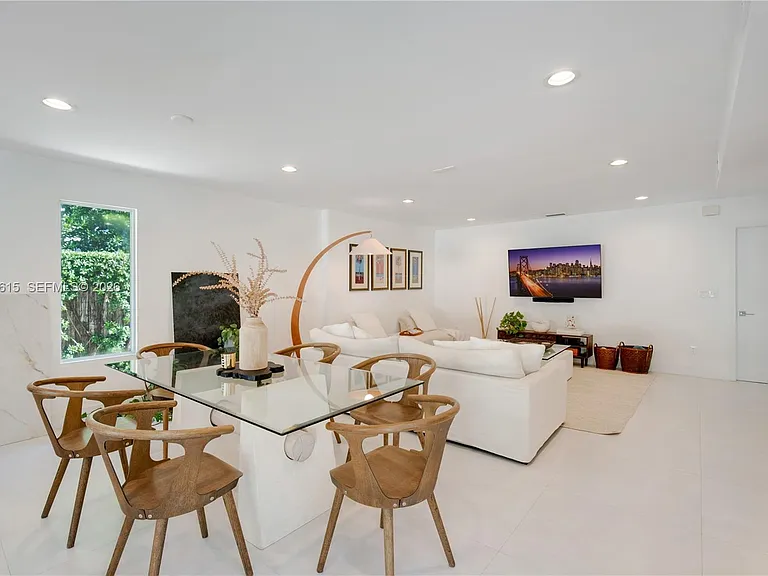 324 Caribbean Rd — Photo 9
