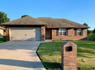 882 E Sparrow Rd, Nixa, MO 65714