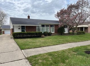 2546 Norwood Rd, Trenton, MI 48183