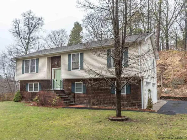 74 Lamb Ave, Saugerties, NY 12477