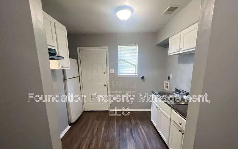 2 bed, 1.0 bath, 950 sqft, $900 — Photo 3