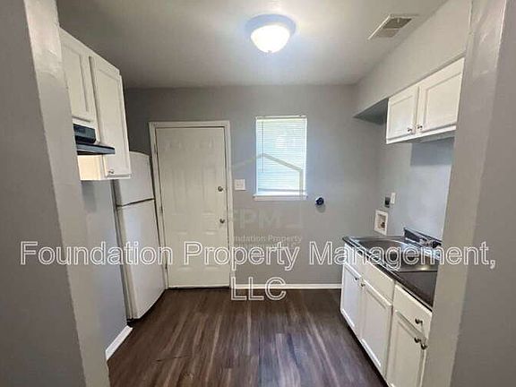 3rd image of 1058 Hudson St