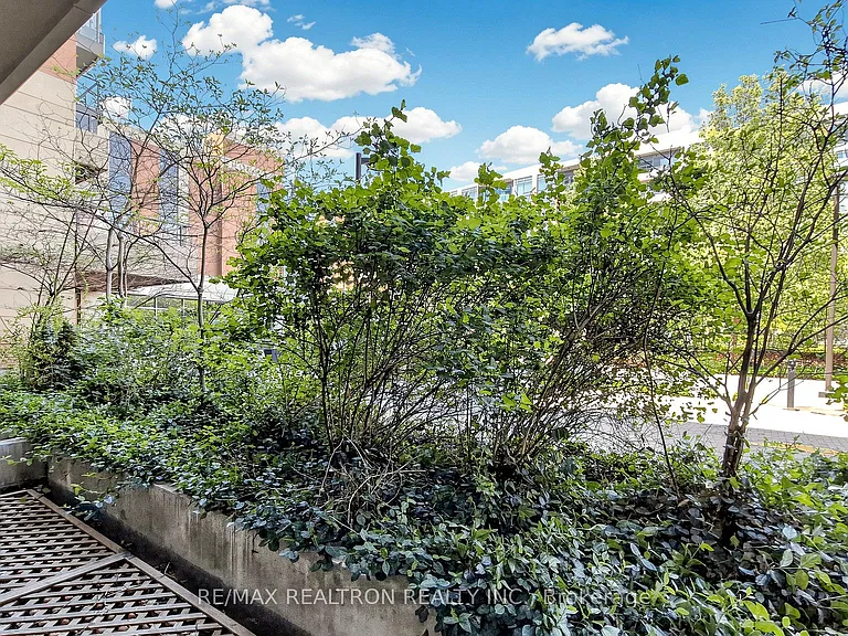 18 Uptown Dr #102 — Photo 35