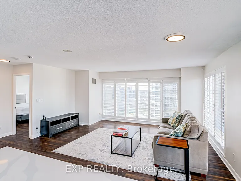 210 Victoria St #Penthouse 09 — Photo 9