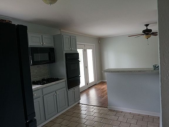 2nd image of 12126 Hillcrest Pl