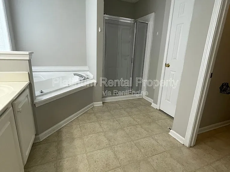 475 Ellesmere Way — Photo 23