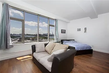 Rented by Space Marketing Shop