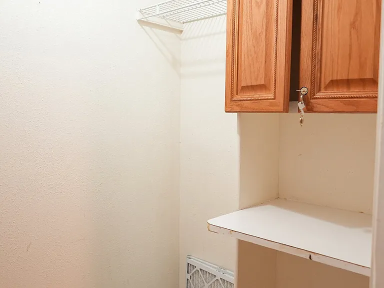 2622 W Summit Ave — Photo 27