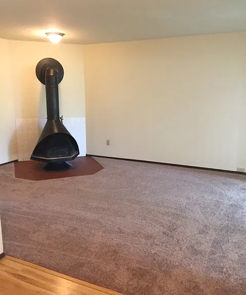 4715 SW Charlestown St — Photo 3