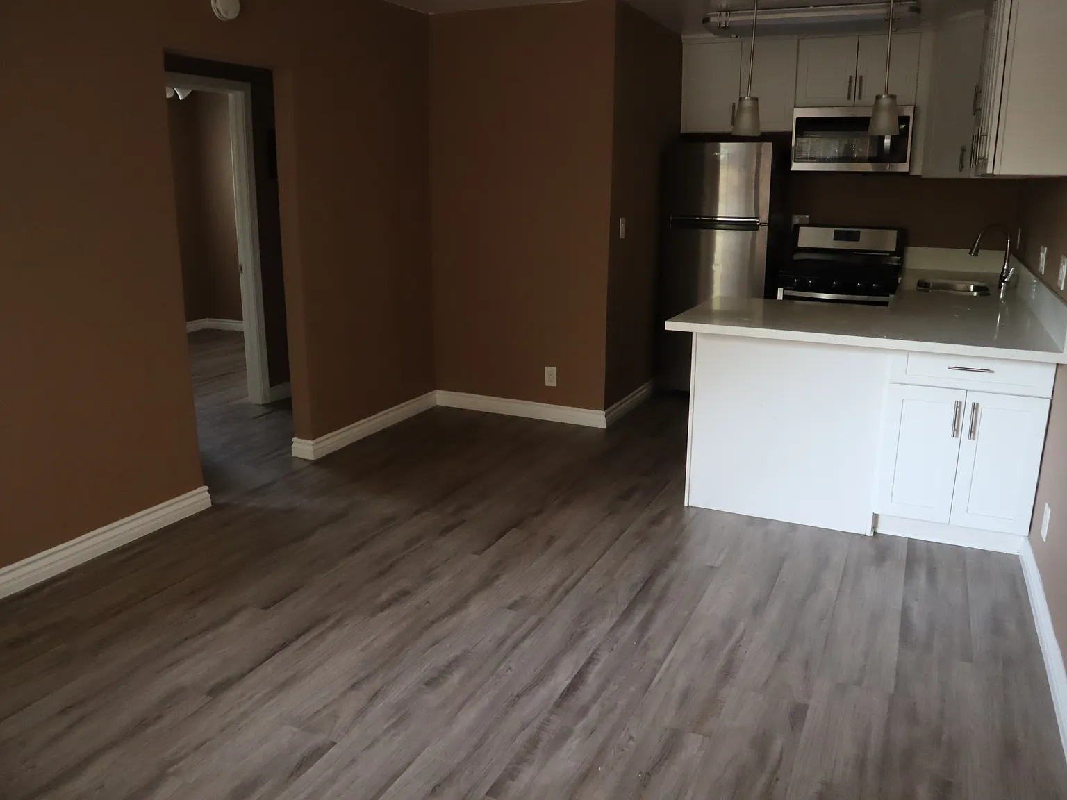 2 bed, 540 sqft, $2,300 — Photo 2
