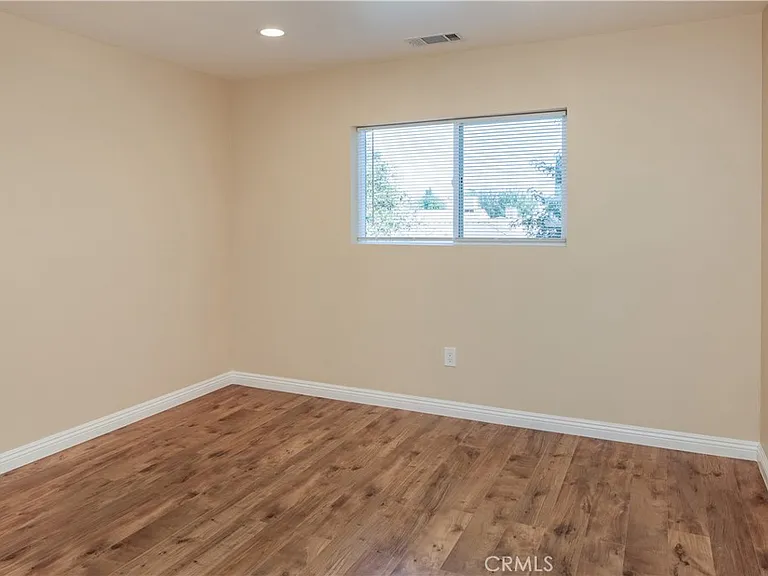 17134 Saticoy St — Photo 7
