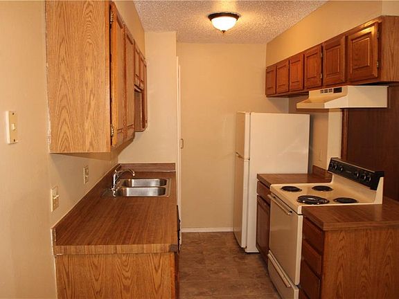 3rd image of 710 NE 11th St