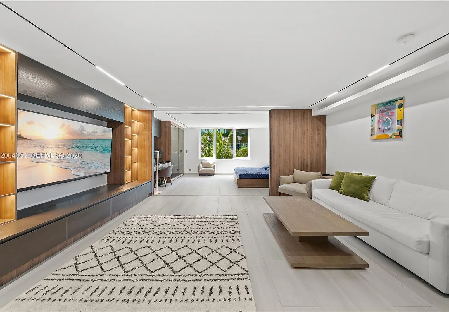 Roney Palace Condo — Photo 3