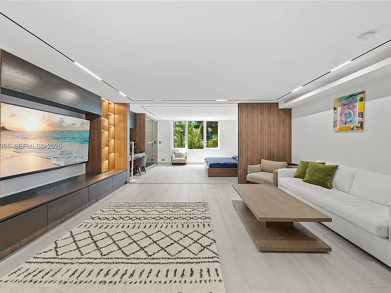 2301 Collins Ave #432 — Photo 3