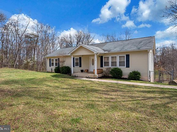 3rd image of 110 Doc Stone Rd