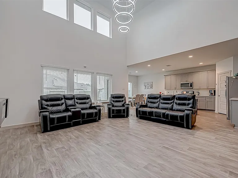 6850 Amber Cliff Ln — Photo 9