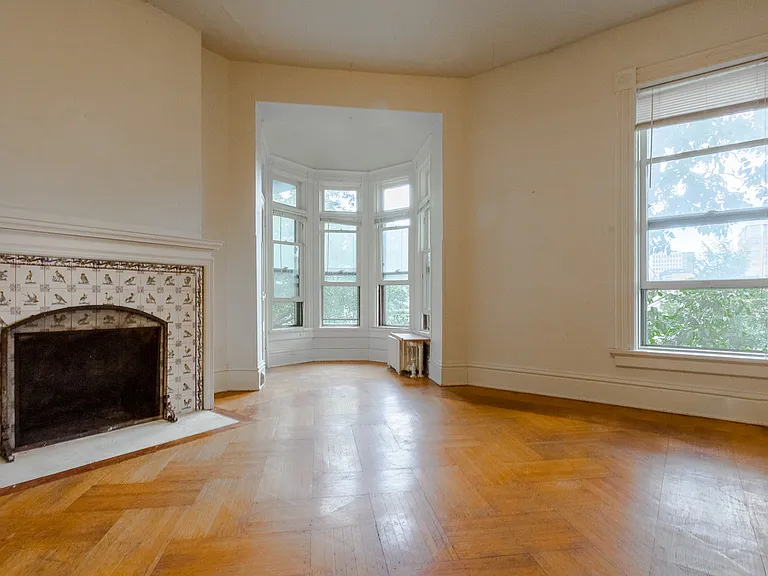 130 E Gorham St — Photo 2