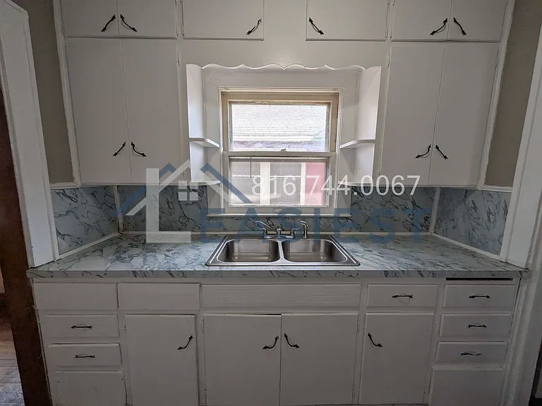 2332 Hardesty Ave — Photo 8