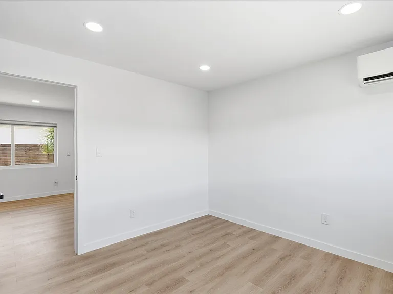 1129 NE 16th Ave #1 — Photo 6