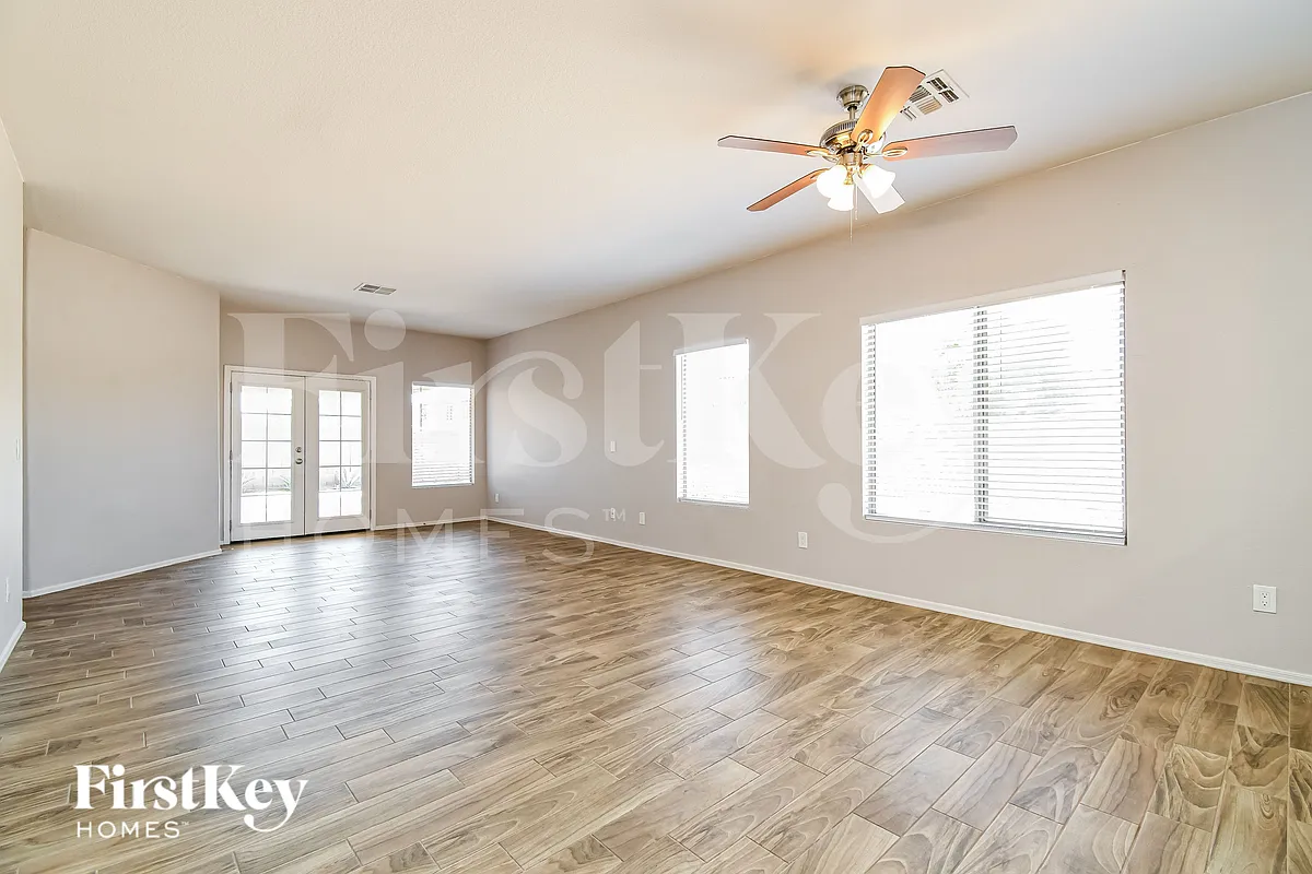 Building Photo - 521 E Red Rock Trl