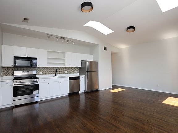 3rd image of 519 S Maplewood Ave APT 4S