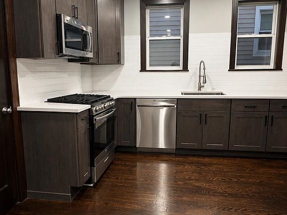 3rd image of 171 W 19th St
