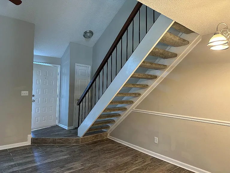 1908 Millpoint Ln — Photo 3