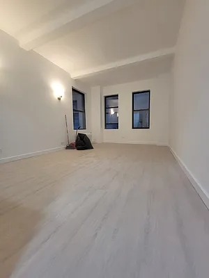 Rented by David Francis New York LLC | media 3