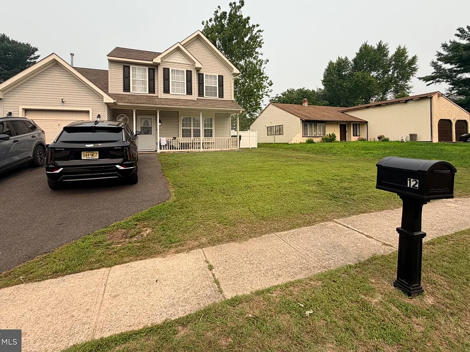 12 Peachton Ln