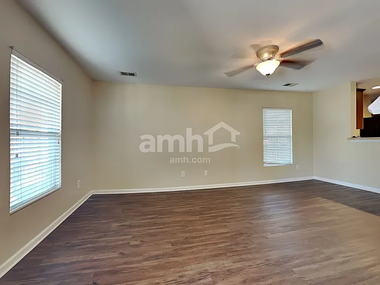 409 Lakewind Dr — Photo 5
