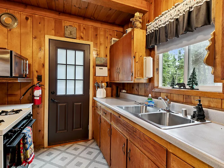 6315 Flicker Ave — Photo 8
