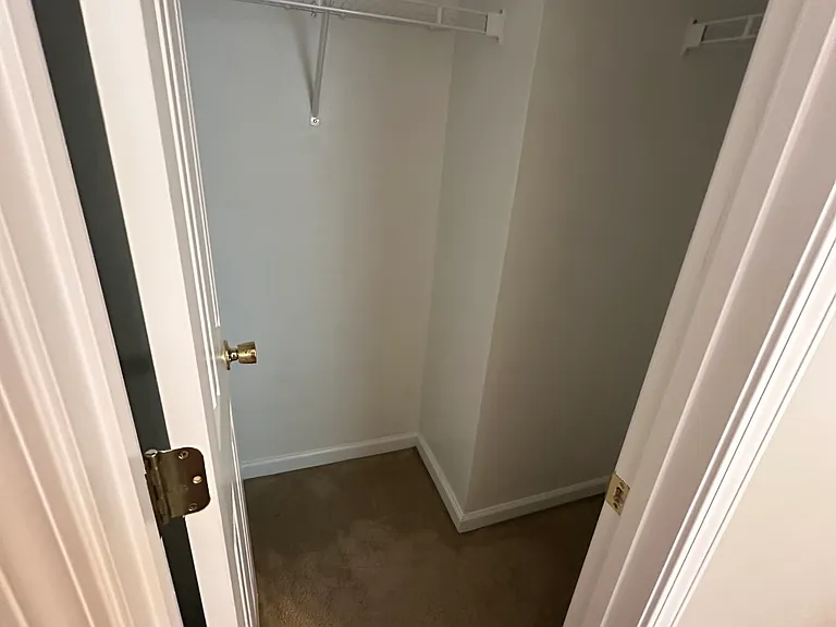 716 W Vincent Dr — Photo 1