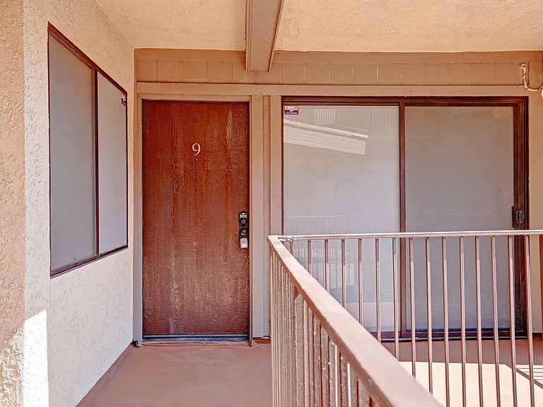 453 Ivy St — Photo 2