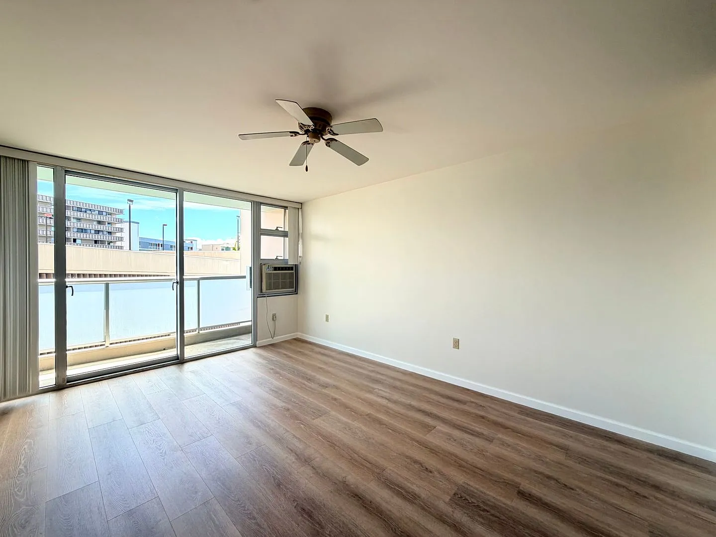 1 bedroom, 1 Bathroom, 2 Parking (Country Club Village 6) — Photo 4