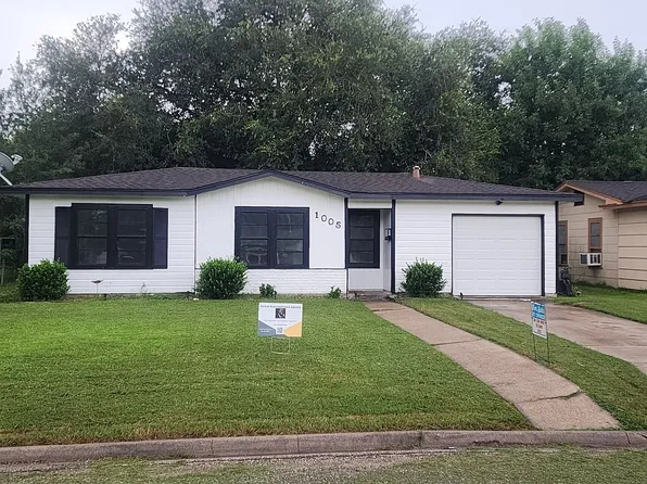 1005 E Polk Ave, Victoria, TX 77901