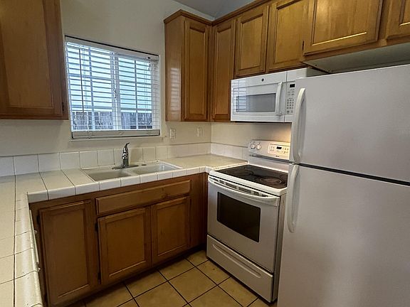 5th image of 417 Hickory Cir