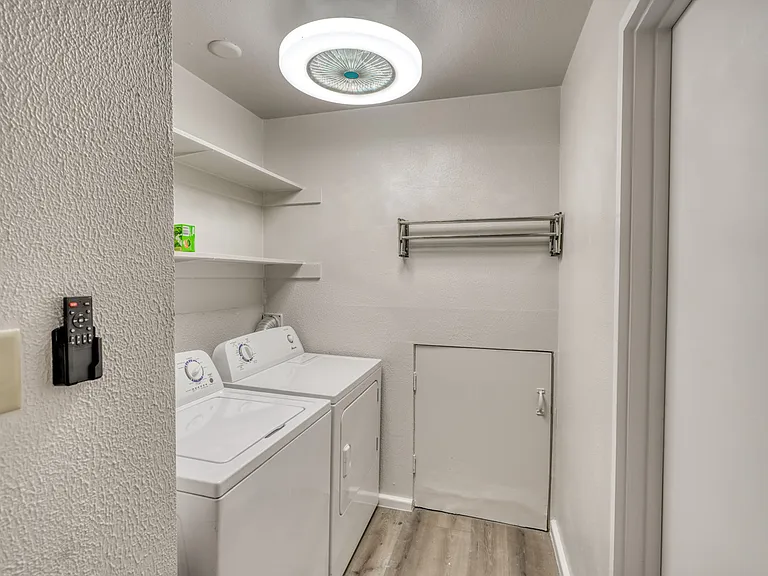 207 Hi Cir N #105B — Photo 17