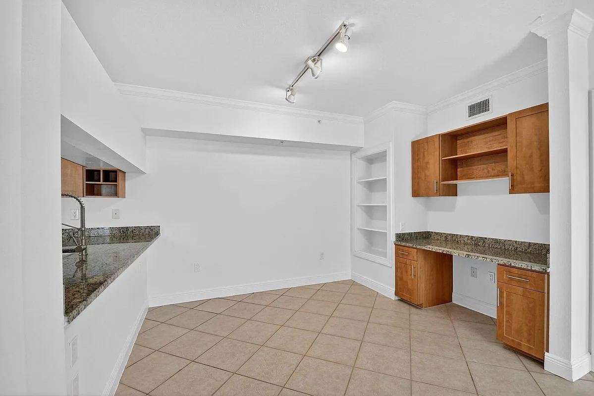 2 bed, 2.0 bath, 1262 sqft, $2,300 — Photo 4