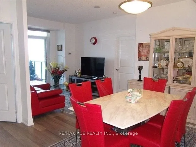 7165 Yonge St #1902 — Photo 10