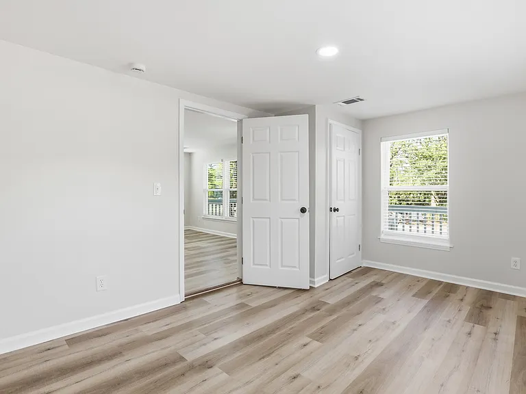 1009 W 52nd St — Photo 5