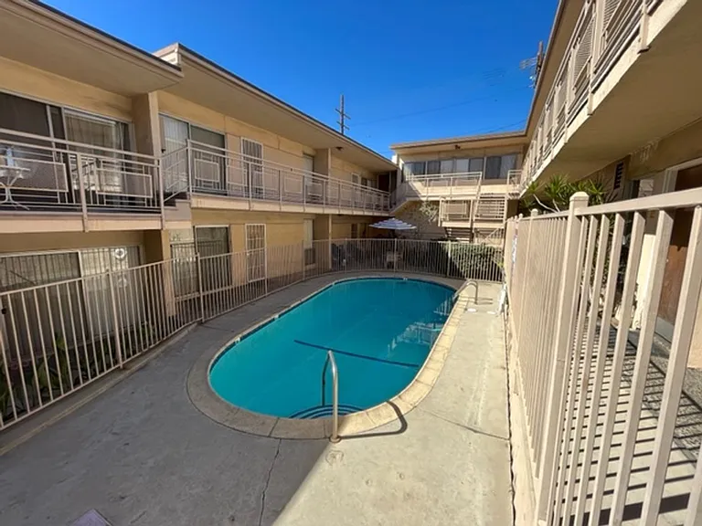 737 E Providencia Ave — Photo 1